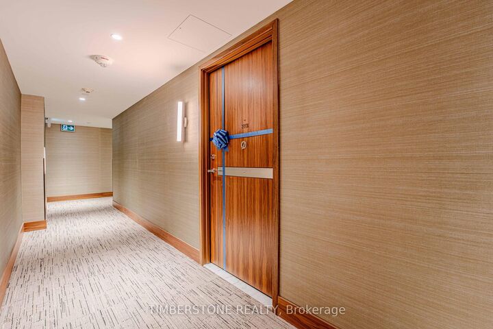 Property Photo: 3 Concord Cityplace Way 333 ON M5V 0X4