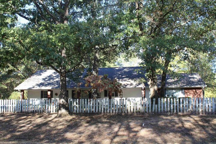 Property Photo:  124 Hempstead 27 N.  AR 71852 
