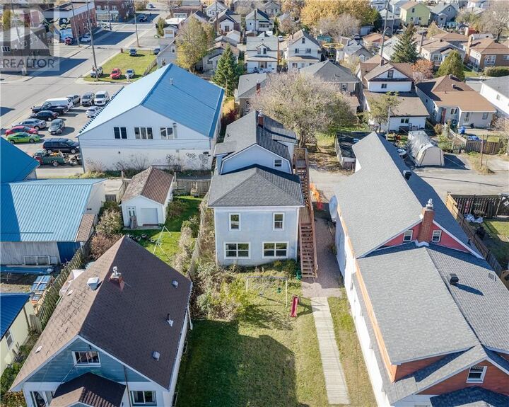 Property Photo: 425 Bessie Avenue ON P3C 4H7
