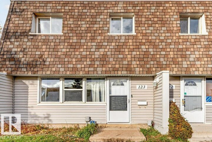Property Photo:  123 Village On The Green NW  AB T5A 1H2 