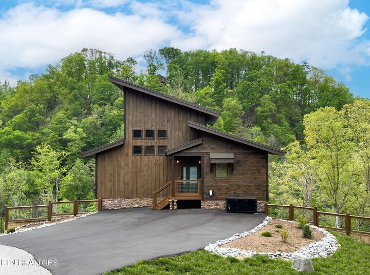 Property Photo:  2139 Coopers Hawk Way  TN 37862 