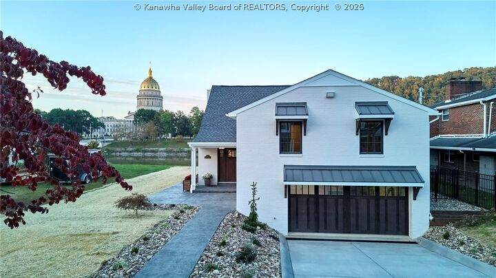 Property Photo:  2612 Kanawha Avenue SE  WV 25304 