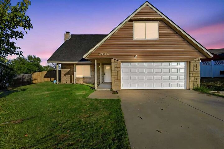 Property Photo:  2904 NE Bellevue Cir  OK 73507 