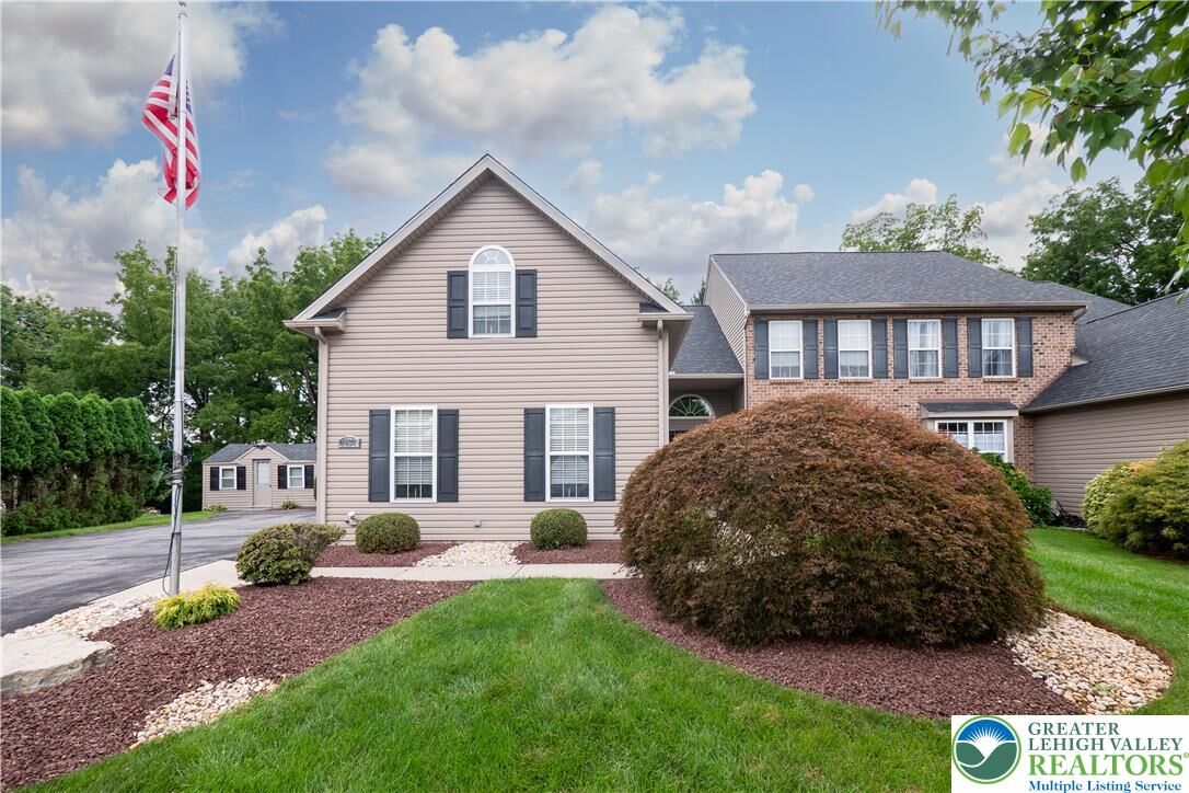 Property Photo: 2077 Rolling Meadow Drive PA 18062
