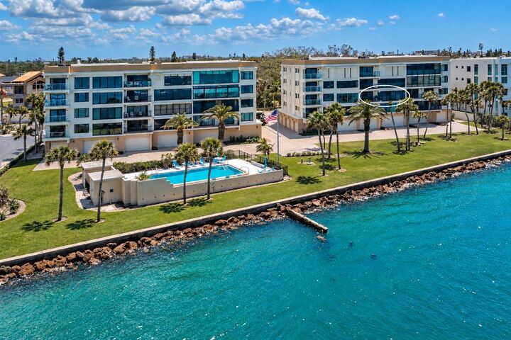 Property Photo:  4712 Ocean Boulevard W5  FL 34242 