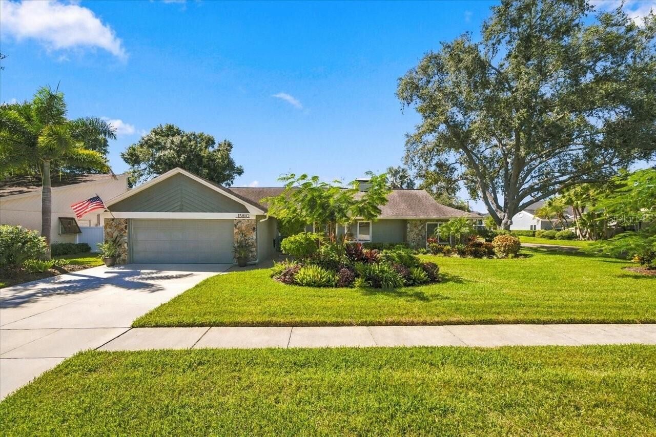 Property Photo: 13810 Lake Village Place FL 33618