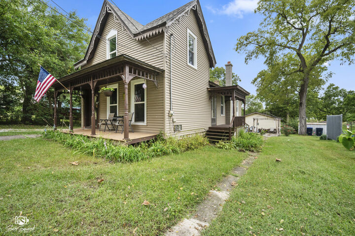 Property Photo:  528 S Water Street  IL 60481 