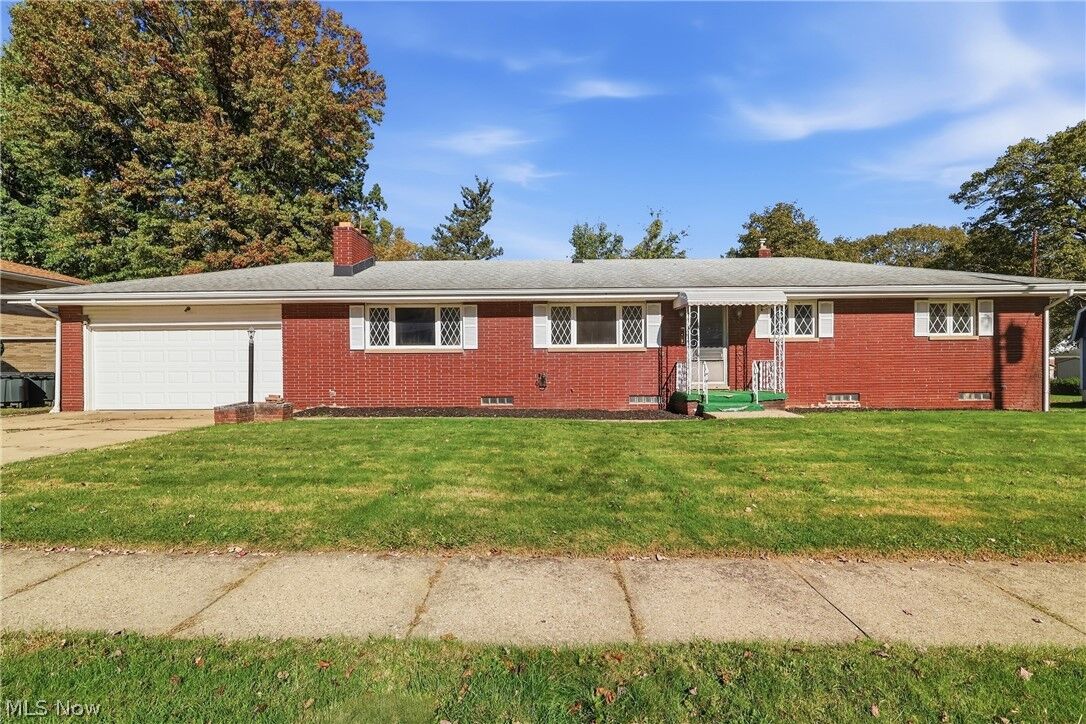 Property Photo: 1489 Heights View Drive OH 44305