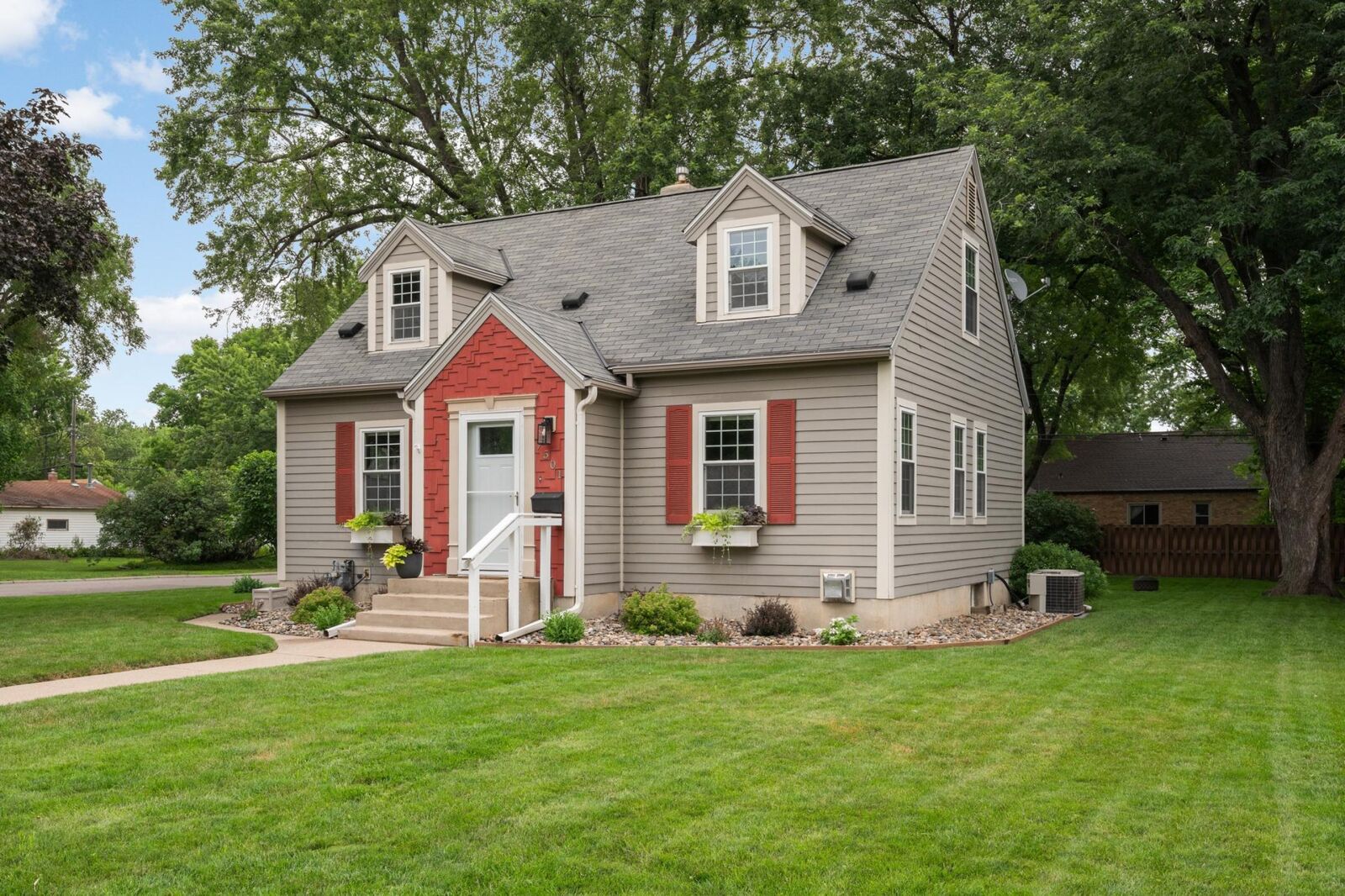Property Photo: 7501 Pillsbury Avenue S MN 55423