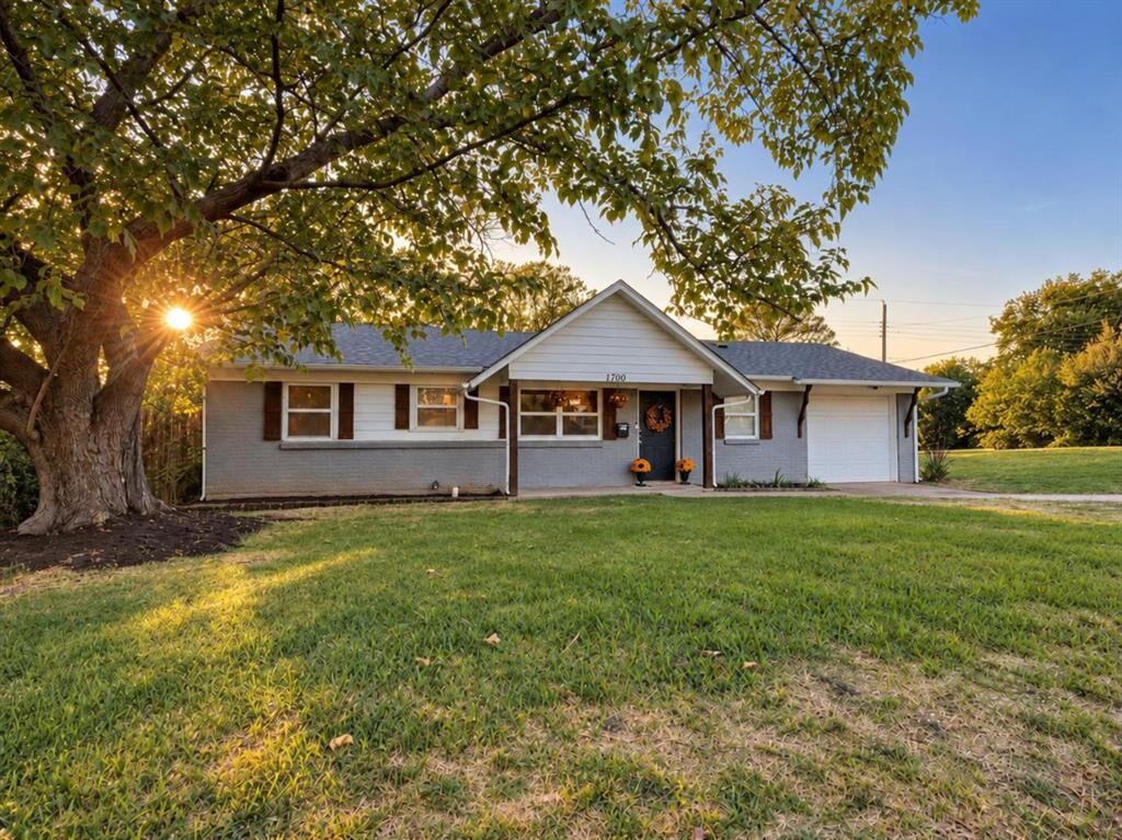 Property Photo: 1700 England Road TX 76013