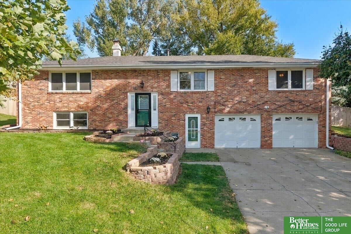 Property Photo:  2023 N 104 Circle  NE 68134 