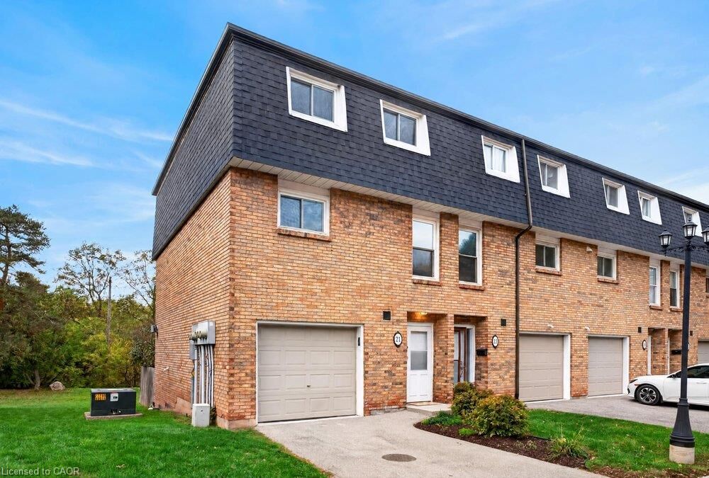 Property Photo:  21 Rosedale Court  ON L8G 4B1 