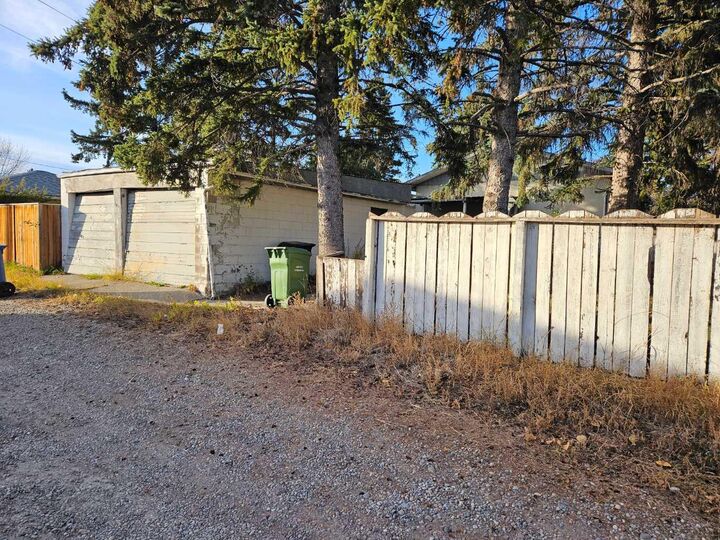 Property Photo:  5039 Marchand Crescent NE  AB T2A 2X3 