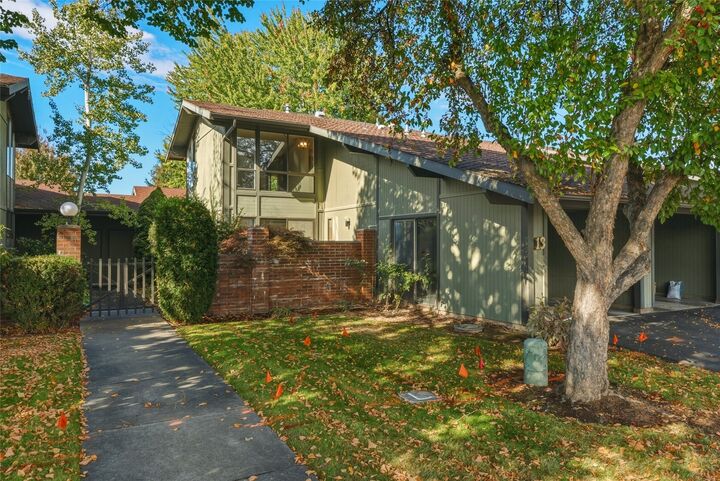 Property Photo:  601  Village Way 13  WA 99362 