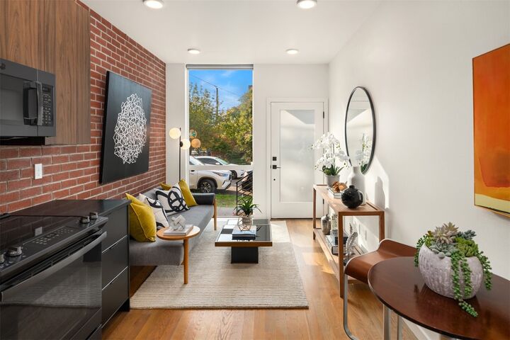 Property Photo: 1628 E Marion Street WA 98122