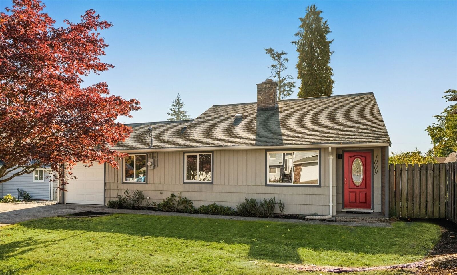 Property Photo:  1009 SW 125th Street  WA 98146 