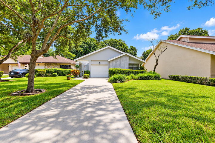 Property Photo: 2600 Aloe Avenue FL 33063