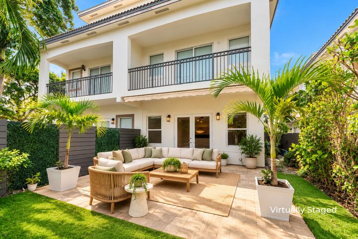 Property Photo:  612 SW 10th Street  FL 33315 