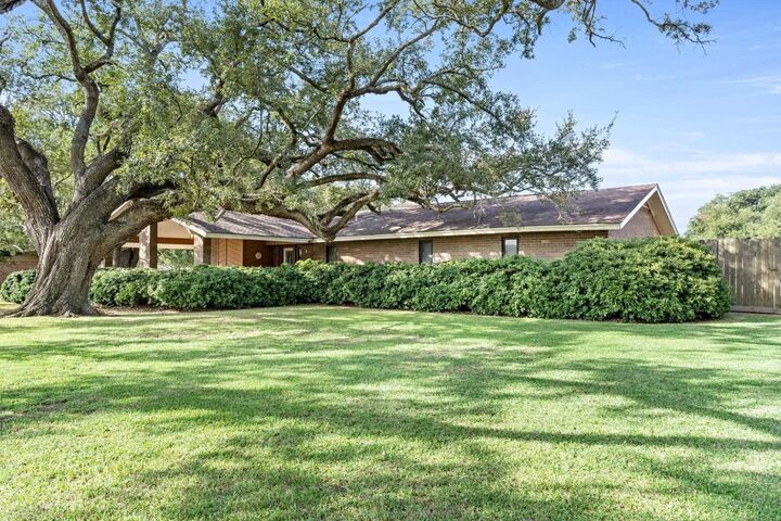 Property Photo: 9004 Oak Vista TX 77630
