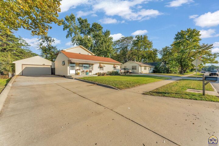 Property Photo:  234 SW Macvicar Ave  KS 66606 