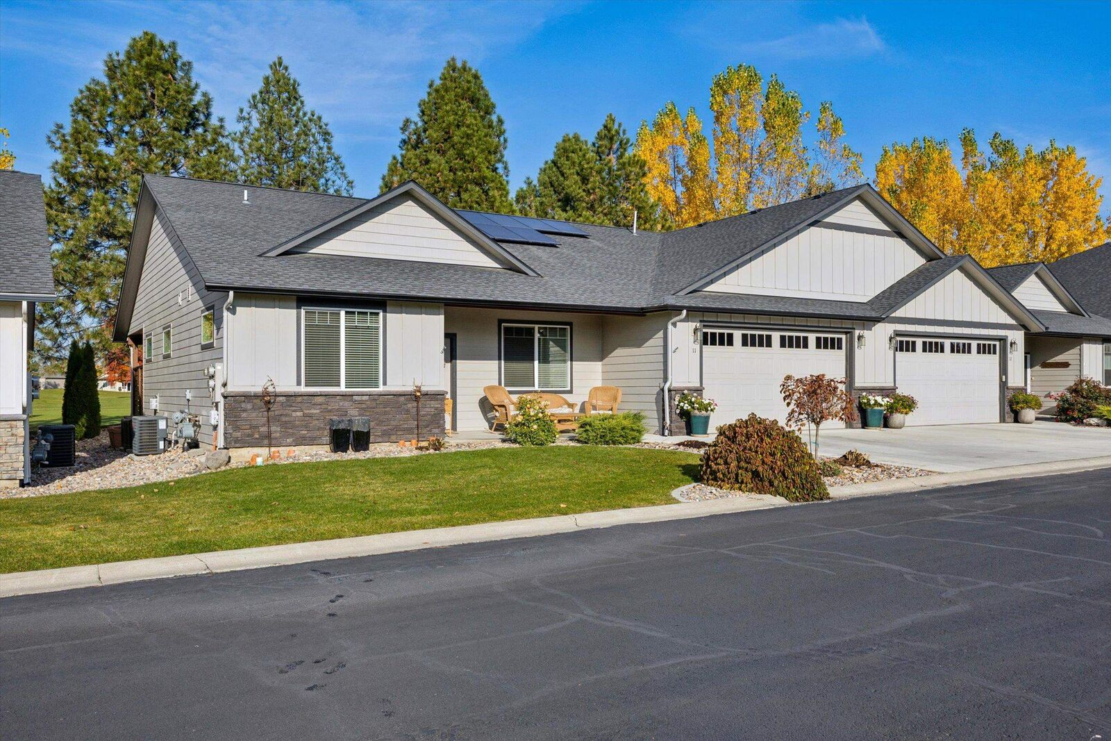 Property Photo:  1109 N Country Club Dr 11  WA 99006 