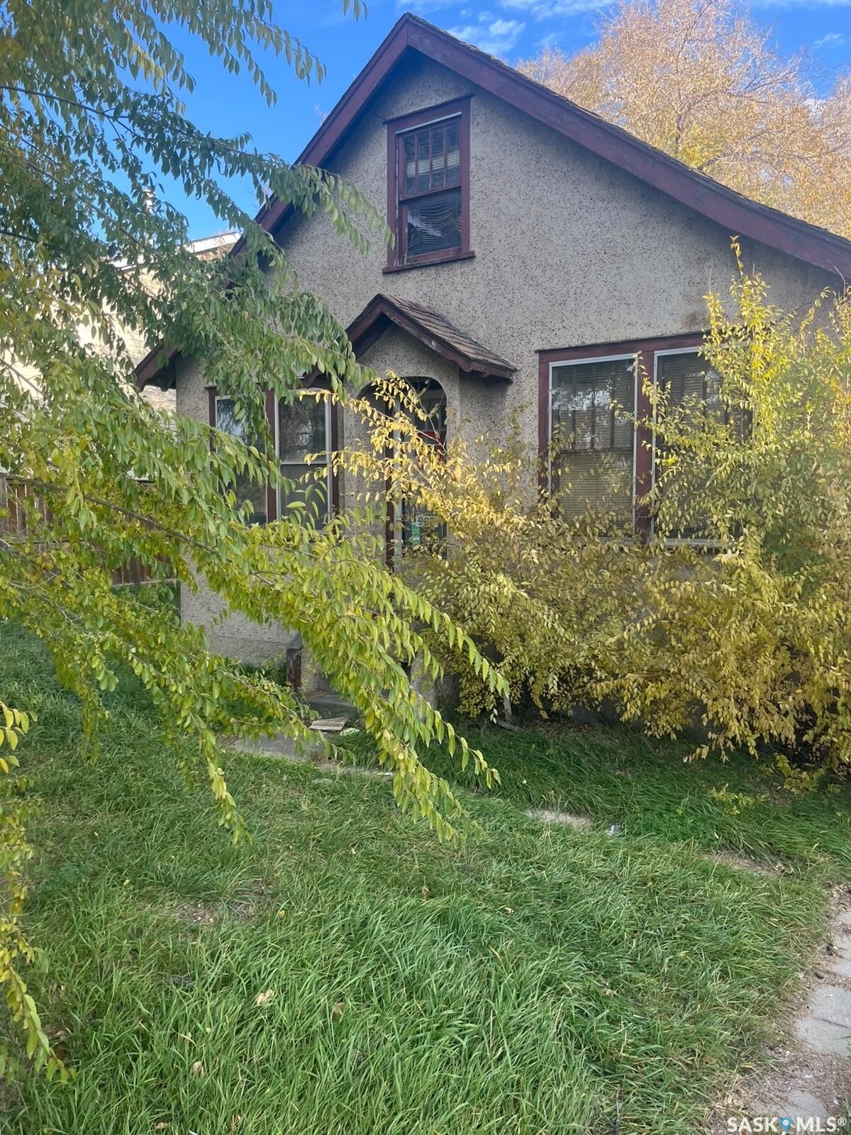 Property Photo:  902 Gray Avenue  SK S7N 2J5 