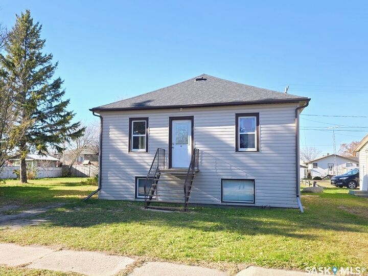 Property Photo:  319 9th Street  SK S0K 2A0 