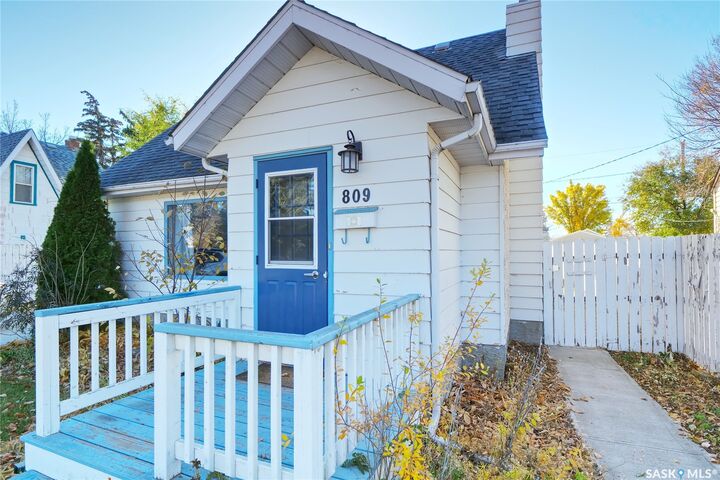 Property Photo:  809 Athabasca Street E  SK S6H 0M6 