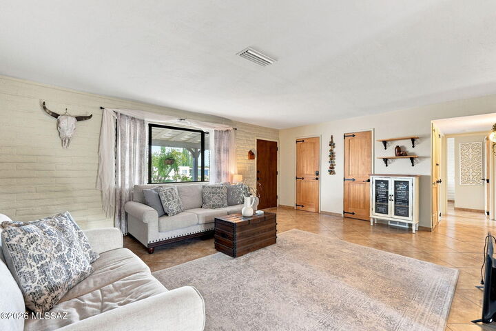 Property Photo:  942 S Abrego Drive  AZ 85614 
