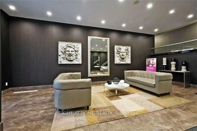 Property Photo: 65 East Liberty Street 1906 ON M6K 3R2