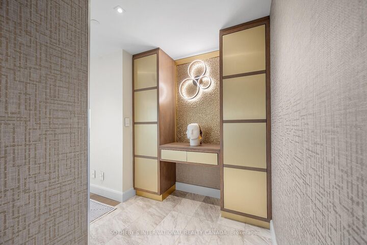 Property Photo:  200 Cumberland Street 3005  ON M5R 1A2 
