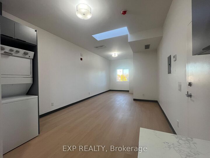 Property Photo:  264-268 Ottawa Street N 1  ON L8H 3Z9 