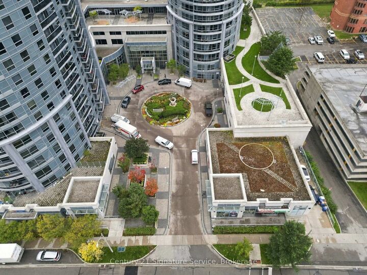 Photo de la propriété: 135 Village Green Square 1822 ON M1S 0G4