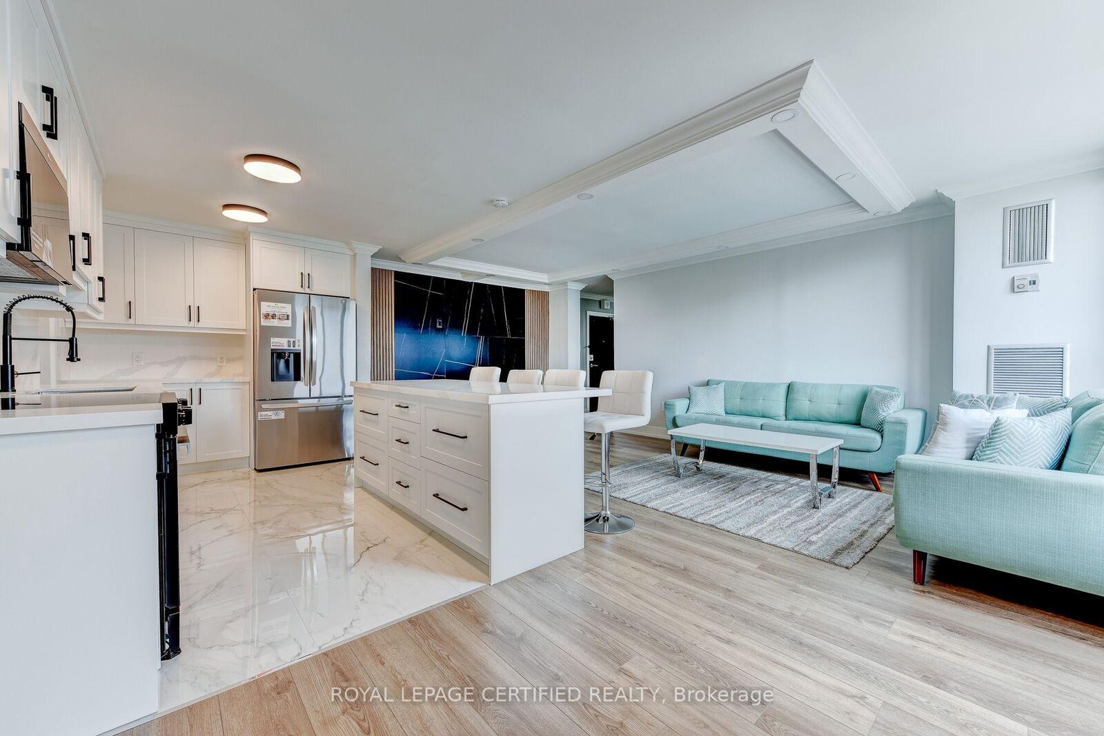 Property Photo:  3170 Kirwin Avenue 301  ON L5A 3R1 
