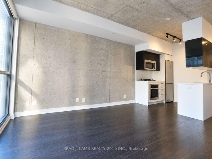 Property Photo:  39 Brant Street 301  ON M5V 0M8 