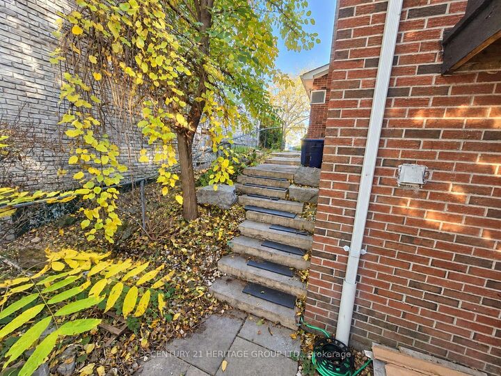Property Photo:  62 Howlett Avenue Bsmt  ON L3Y 5S5 