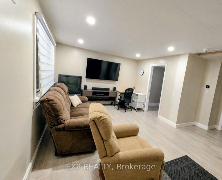 Property Photo:  221 Henrietta Street N  ON L2A 2K6 
