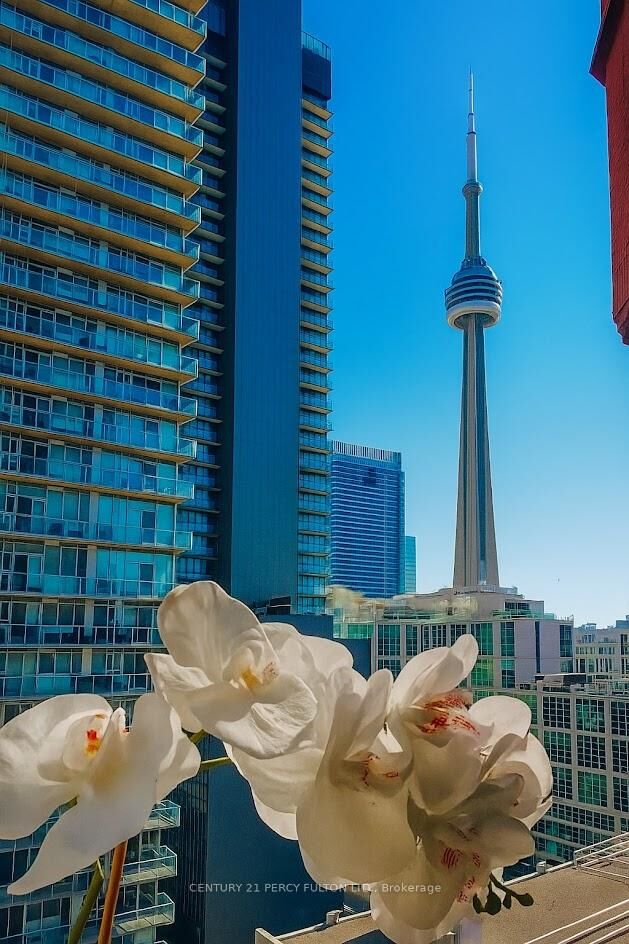 Property Photo:  393 King Street W 1204  ON M5V 3G8 