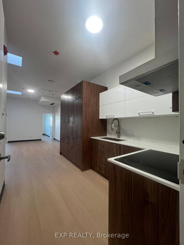 Property Photo:  268 Ottawa Street N 2  ON L8H 3Z9 