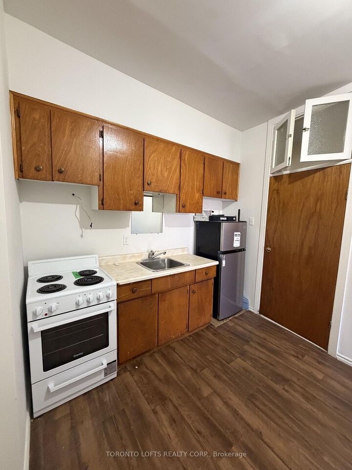 Property Photo:  381 Dundas Street E  ON M5A 2A6 