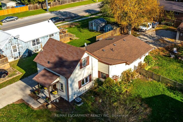 Photo de la propriété: 909 Tamarac Street ON N1A 2E5