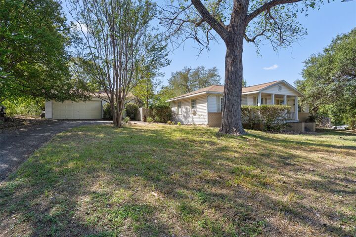 Property Photo:  602 E 2nd Street  TX 78626 