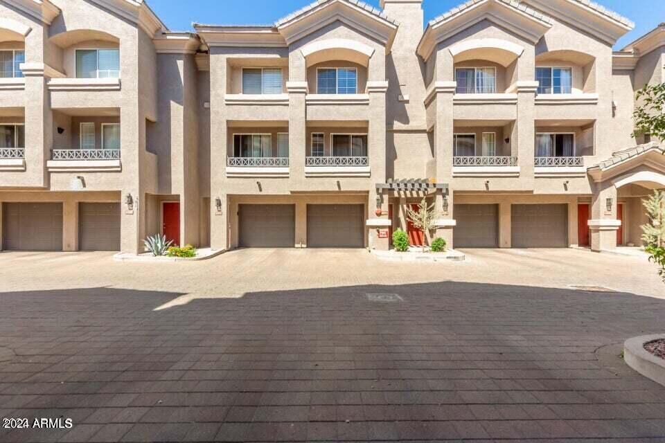 Property Photo: 4455 E Paradise Village Parkway S Apt 1098 AZ 85032
