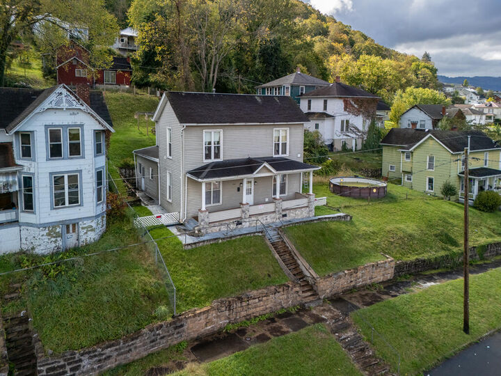 Property Photo:  810 Temple Street  WV 25951 