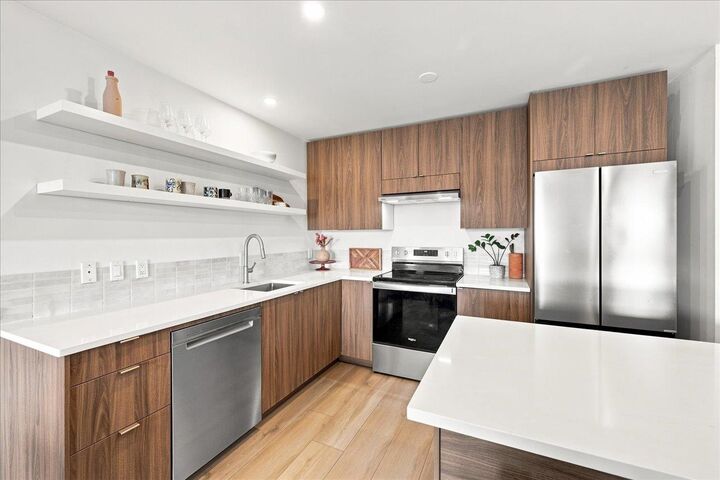 Property Photo: 236 W 2nd Street 207 BC V7M 1C6