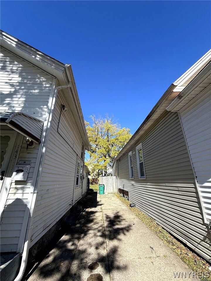 Property Photo:  143 Tyler Street  NY 14214 