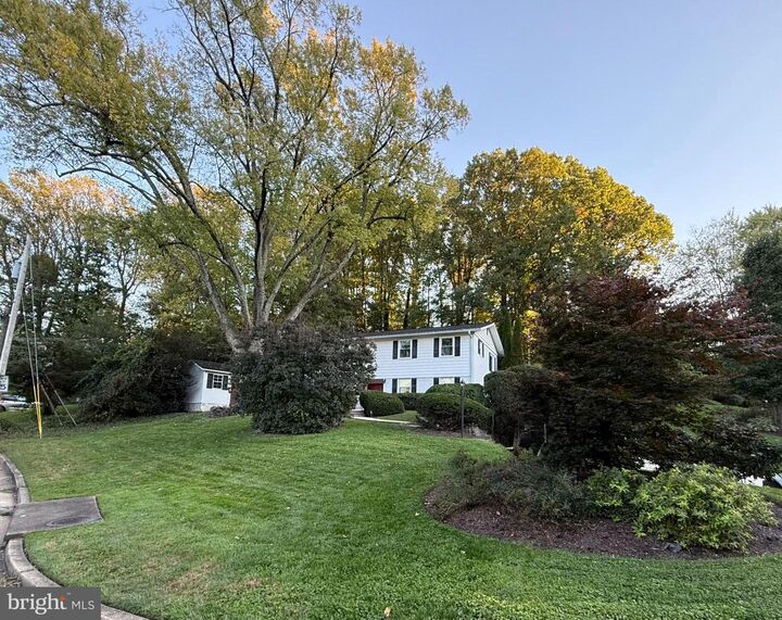 Property Photo: 3907 Forest Grove Drive VA 22003