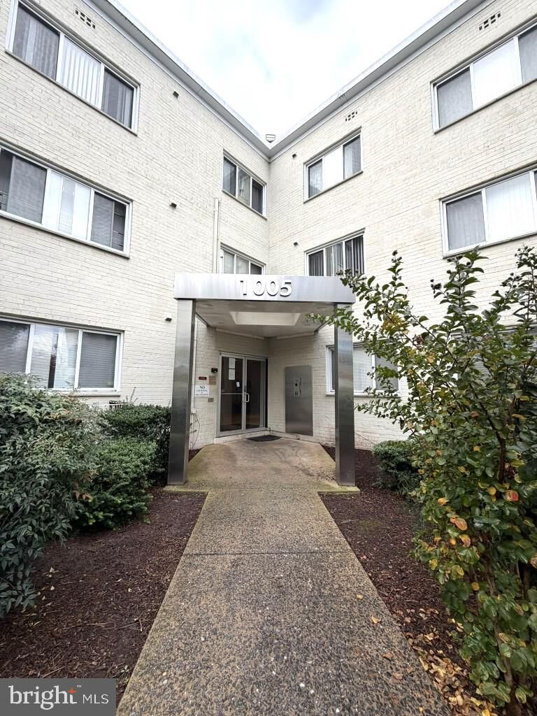 Property Photo:  1005 Chillum Road 220  MD 20782 