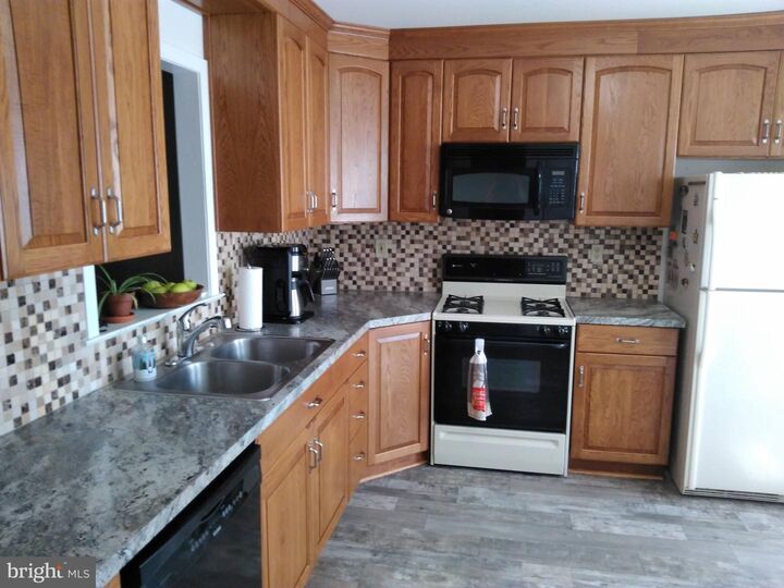 Property Photo: 65 Winchester Court PA 19606