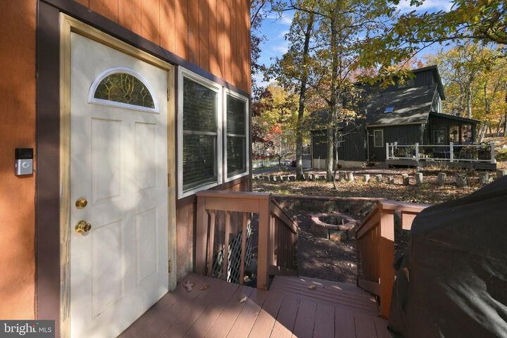 Property Photo: 122 Dover Drive PA 18324